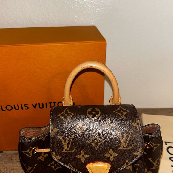 Louis Vuitton Tan and Brown Backpack with Iconic Design - Picture 6 of 14